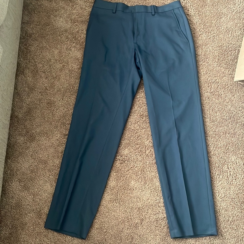 Men’s navy blue slacks, great condition only worn once